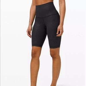 Lululemon Align™ Super High Rise Short 10” sz 8